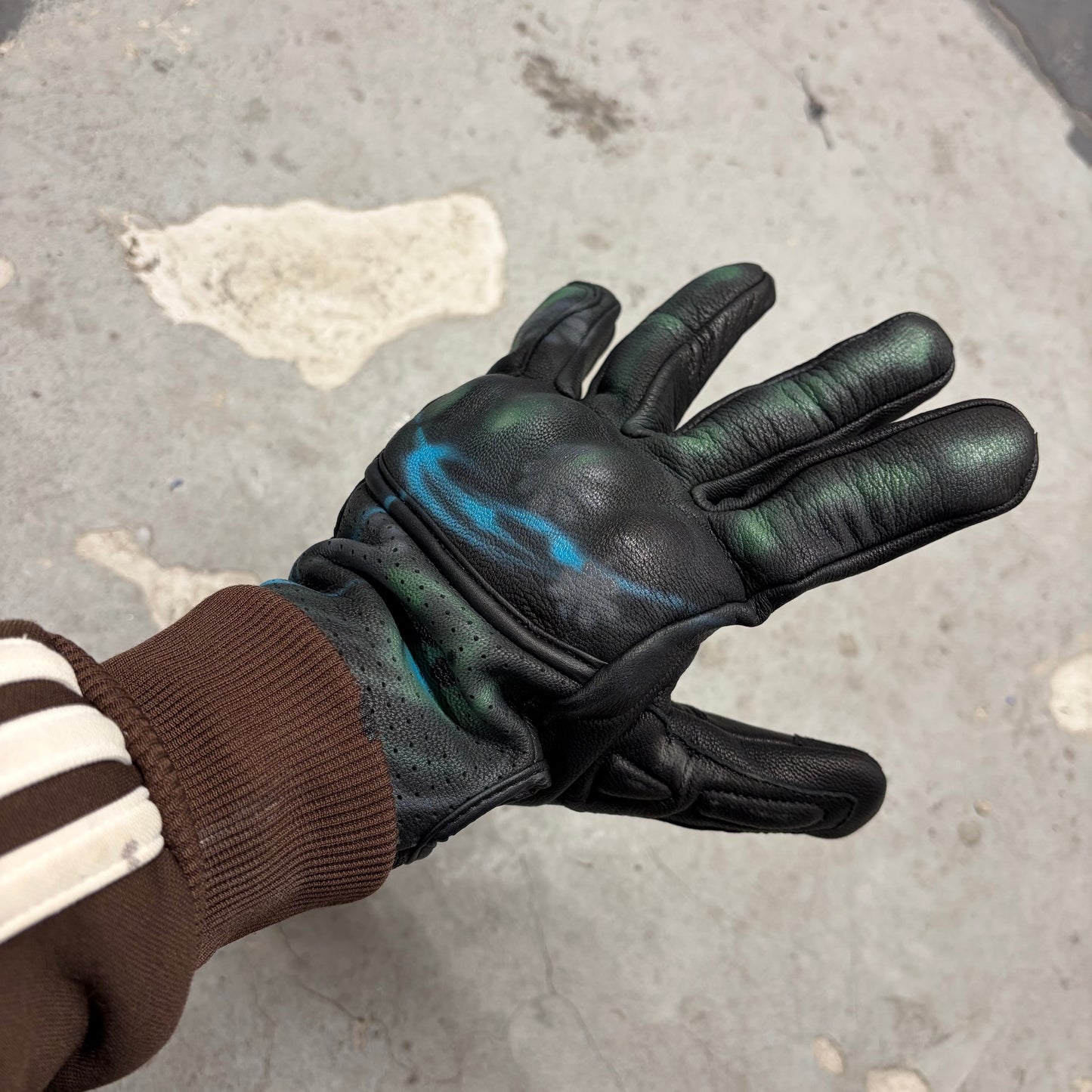 leather gloves 02.01