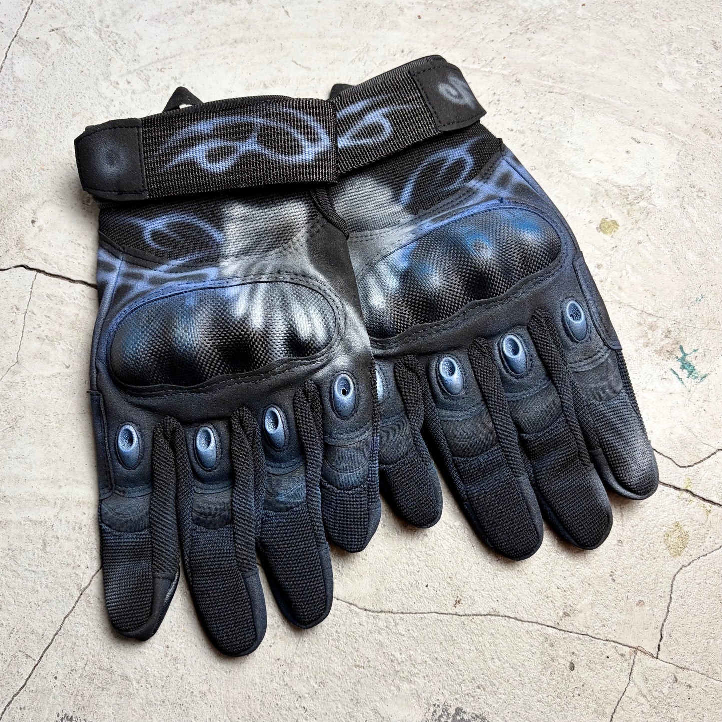 “Blue angel” gloves