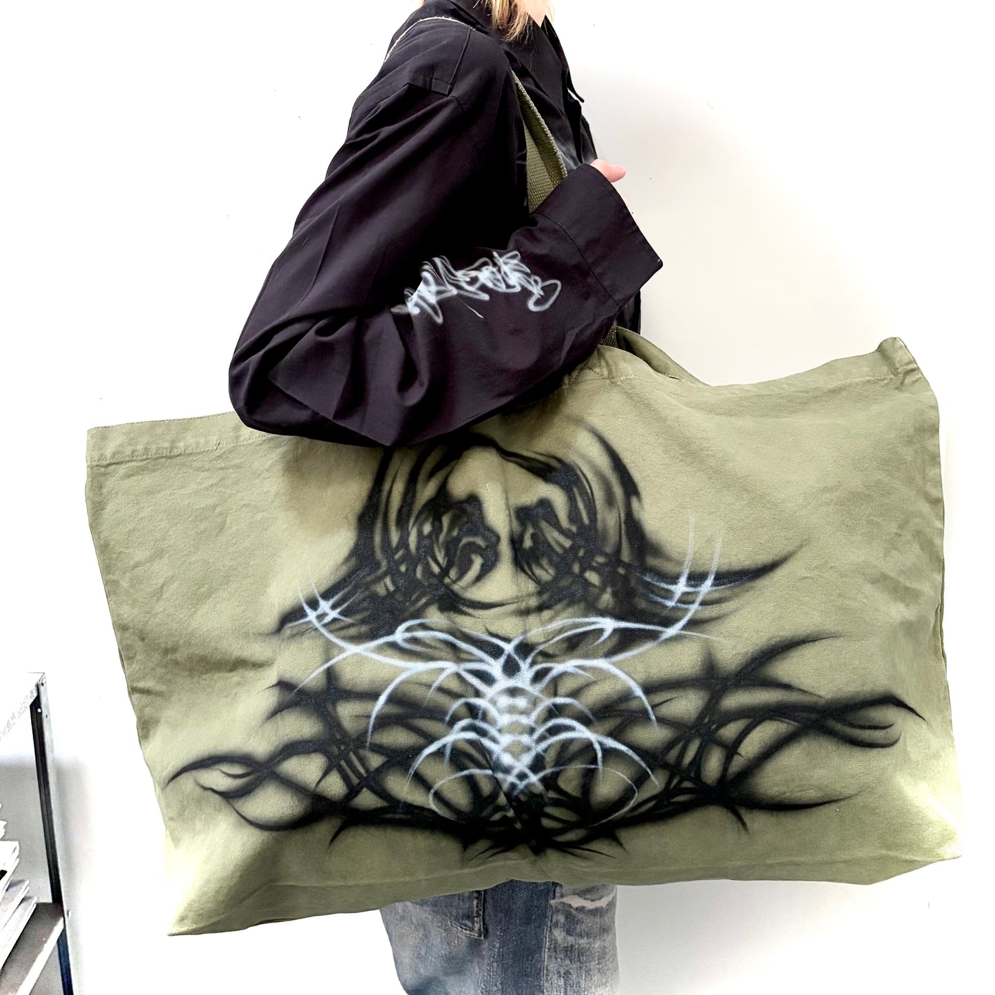 wings; xL tote