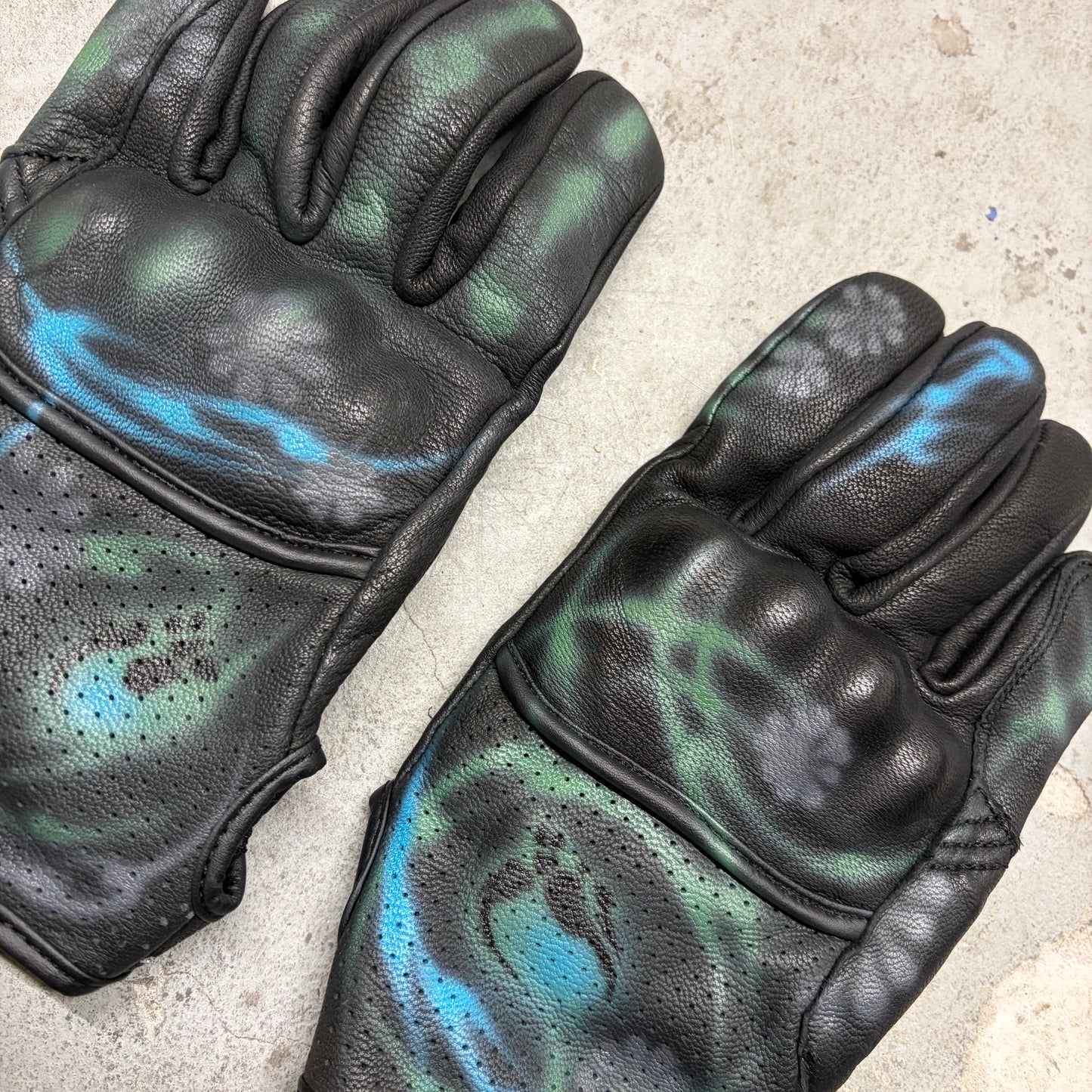 leather gloves 02.01