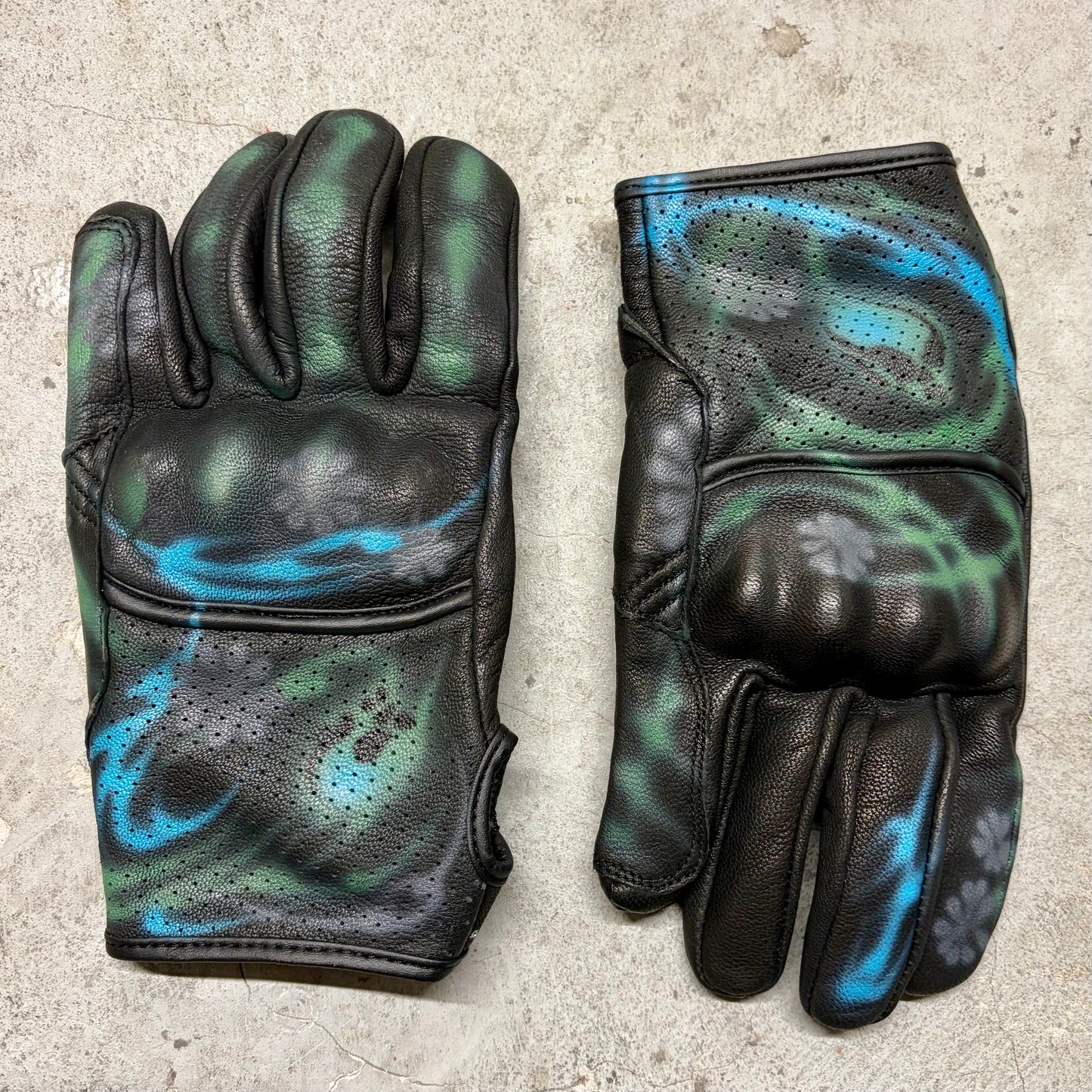 leather gloves 02.01